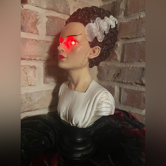 LED Frankenstein Bride/Wife Bust Halloween Figure - Picture 4 of 10